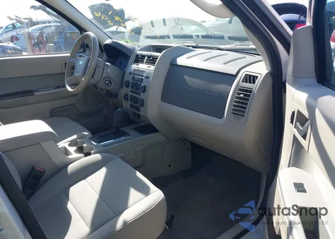 2012 Ford Escape Xlt z USA, uszkodzony, nr VIN 1FMCU9DG7CKB98576